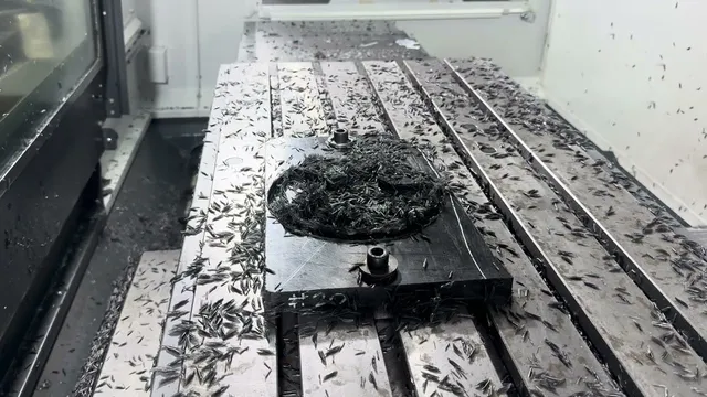 Miniatura del video: Mecanizado de Grilón con Molibdeno en Haas VF-4 | Parámetros y Estrategia CAM