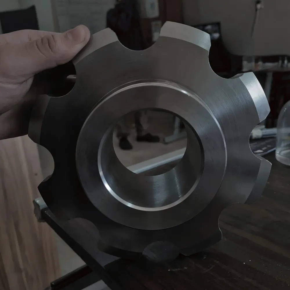 Rueda dentada de acero mecanizada en CNC para cadena de transportador minero